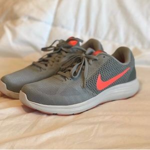 Women’s Nike Revolution III Size 8
